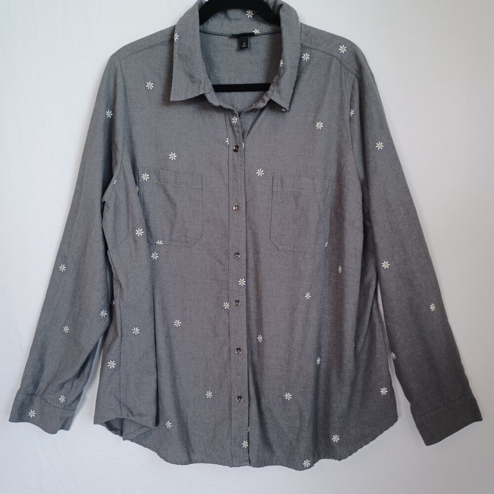 Torrid Shirt Daisy Embroidered Button Front Gray Cotton Taylor Womens 2X - Picture 2 of 12